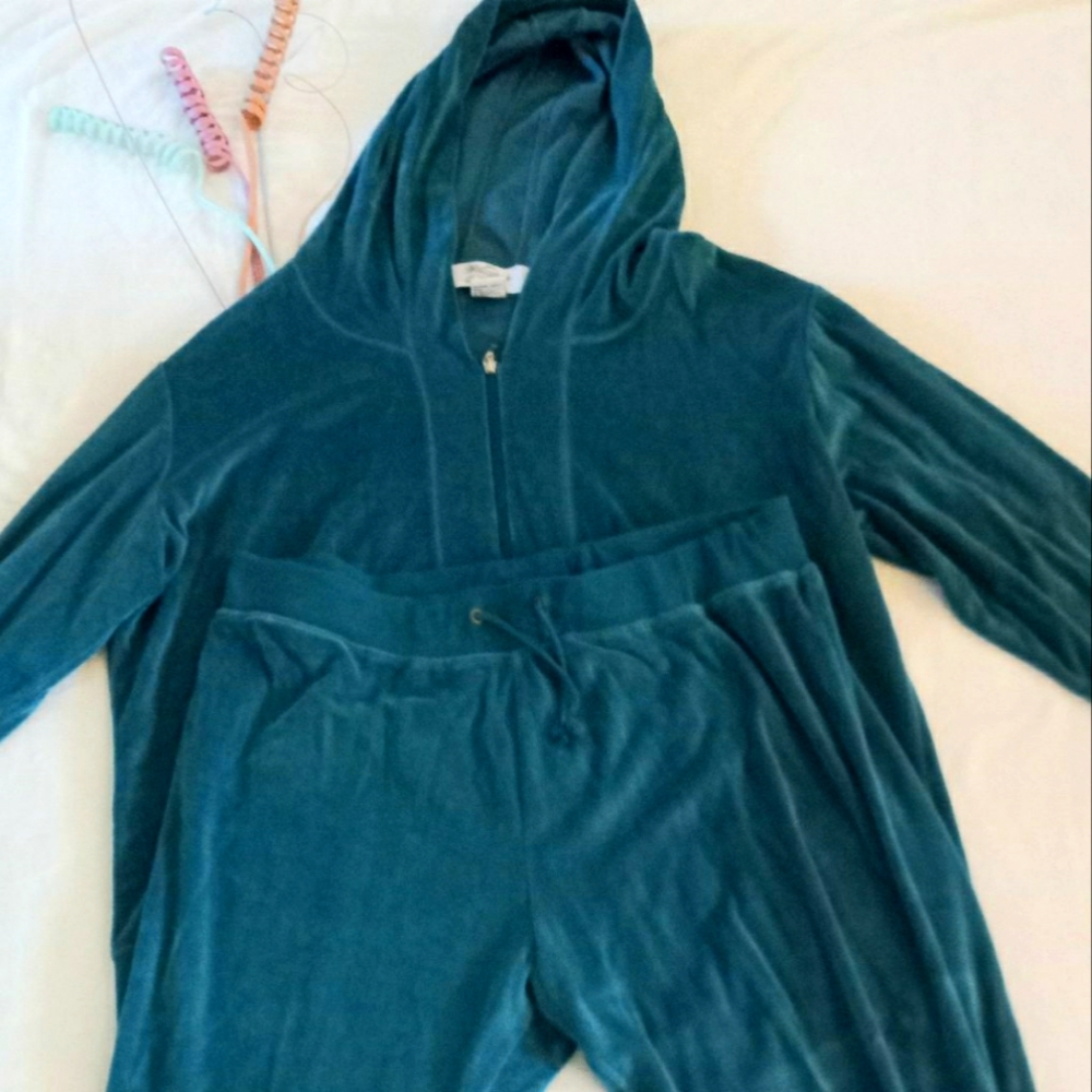 Whisper Me 2-Piece Women's Track Suit, Plus Size